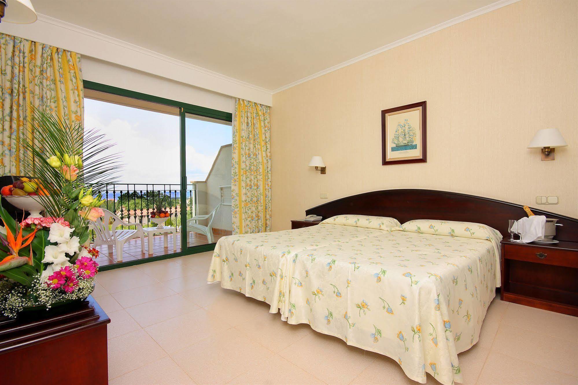 Son Bou Apartments Buitenkant foto